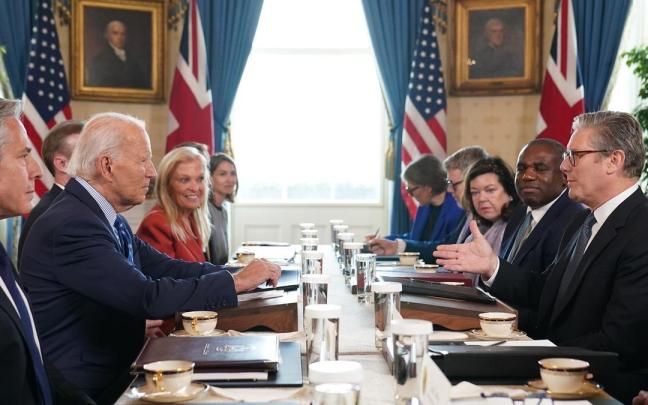 El presidente de Estados Unidos, Joe Biden, y el primer ministro británico, Keir Starmer, reafirmaron este viernes su apoyo a Ucrania.