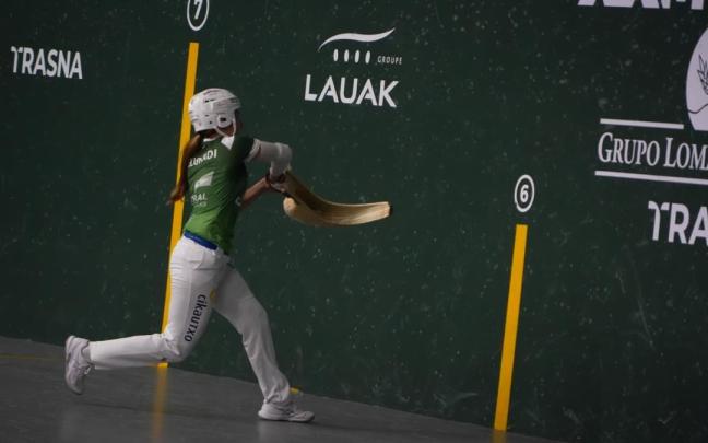 En imágenes: Erika Mugartegi (España) gana el oro de cesta individual del Mundial ante Helena Barrenetxea (Euskal Selekzioa).