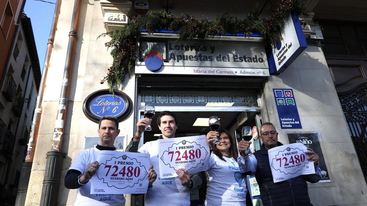 La administración número 6 de Logroño, conocida como Lotería María del Carmen, celebra que ha vendido íntegramente el premio de El Gordo de la Lotería de Navidad La administración número 6 de Logroño, conocida como Lotería María del Carmen, celebra que ha vendido íntegramente el premio de El Gordo de la Lotería de Navidad