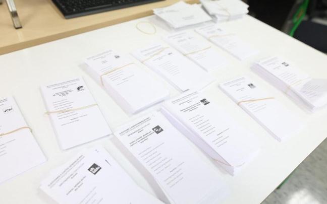 Papeletas en un colegio electoral.