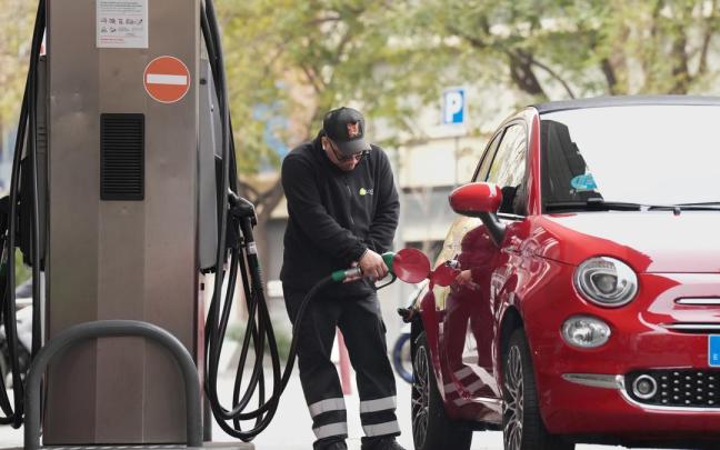 El repunte del precio del petróleo (crudo Brent) tras la escalada de tensión y nuevos ataques en Oriente Medio ha tenido un fuerte impacto en los carburantes.