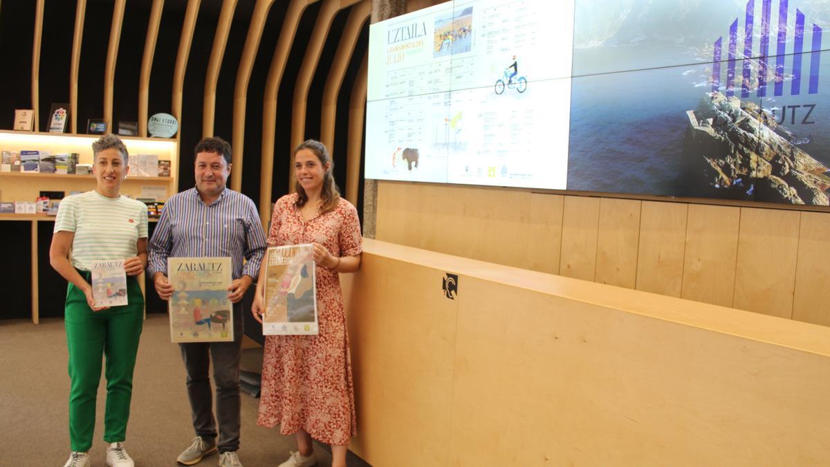 Presentación de un programa con las actividades estivales en Zarautz, época donde acuden muchos visitantes.