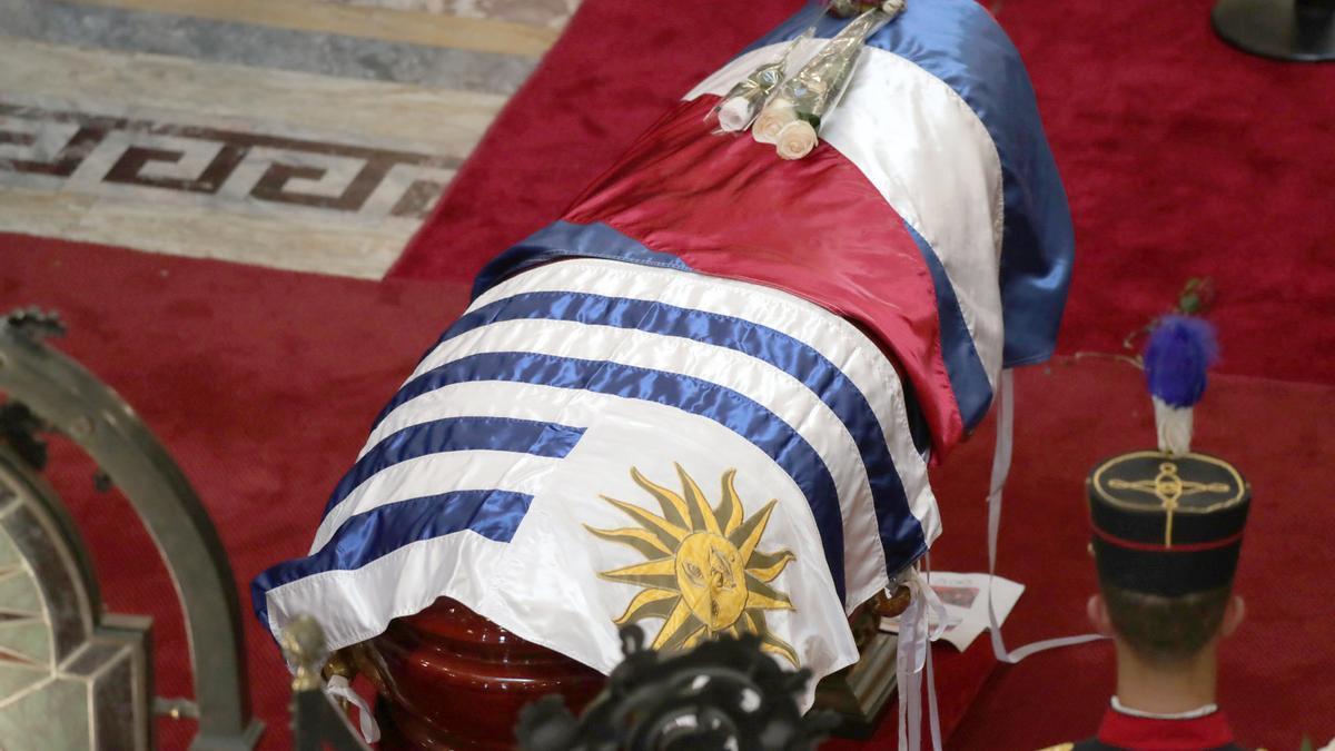 Abre la capilla ardiente del expresidente José Mujica en el Palacio Legislativo de Uruguay