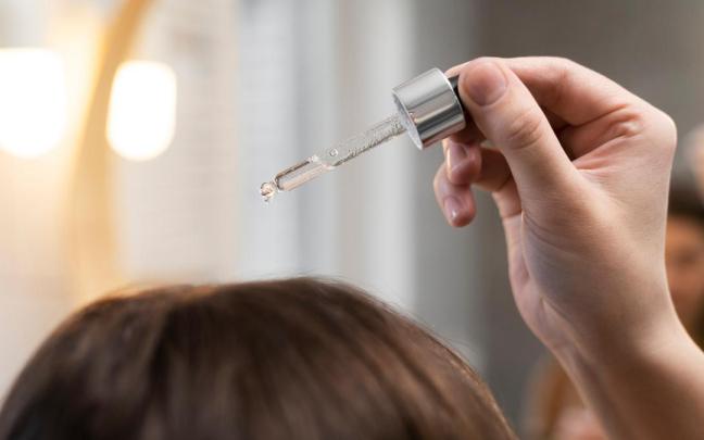 El aceite de ricino ayuda a tener el pelo más saludable.