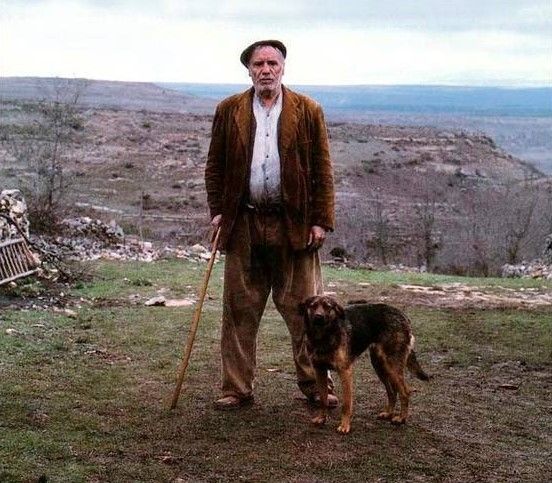 Francisco Rabal, en el papel del Sr. Cayo, en Cortiguera.