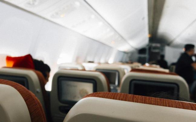 Interior de un avión de pasajeros. Interior de un avión de pasajeros.
