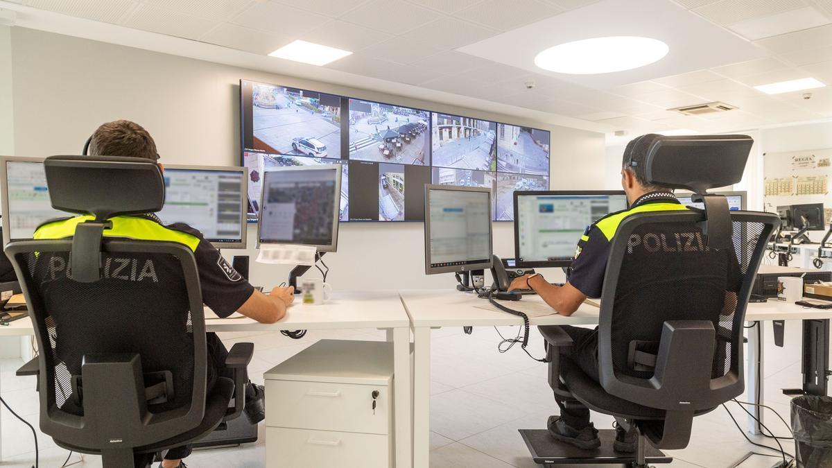 Udaltzaingoak bere operatibitatea indartu du Agirrelandako Koordinazio Operatiboko Zentroko areto berriarekin.