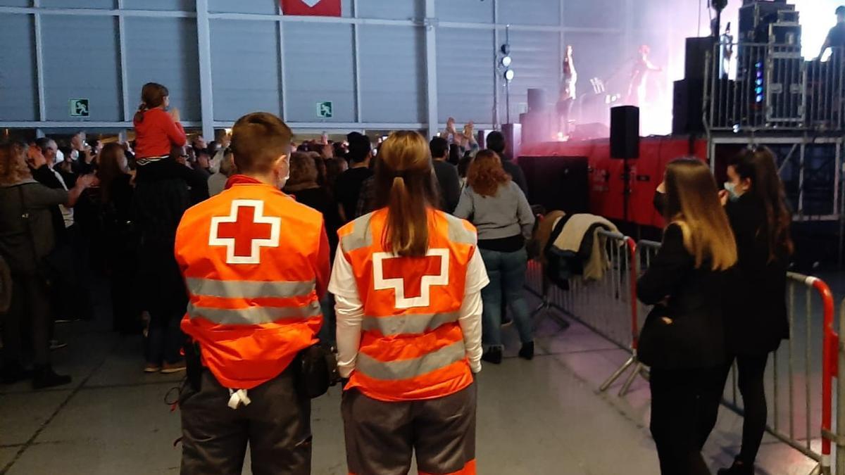 Miembros de la Cruz Roja en la Irungo Musika Jaialdia