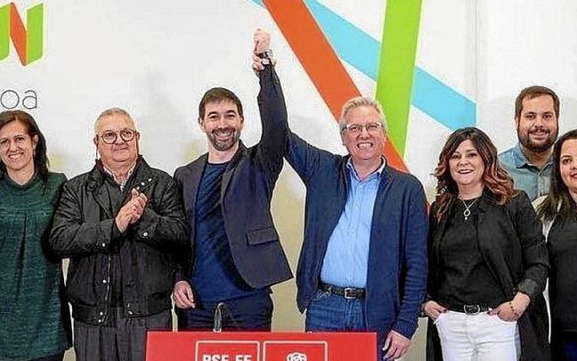 En el centro Isaac Palencia, junto al diputado Asensio. | FOTO: N.G.