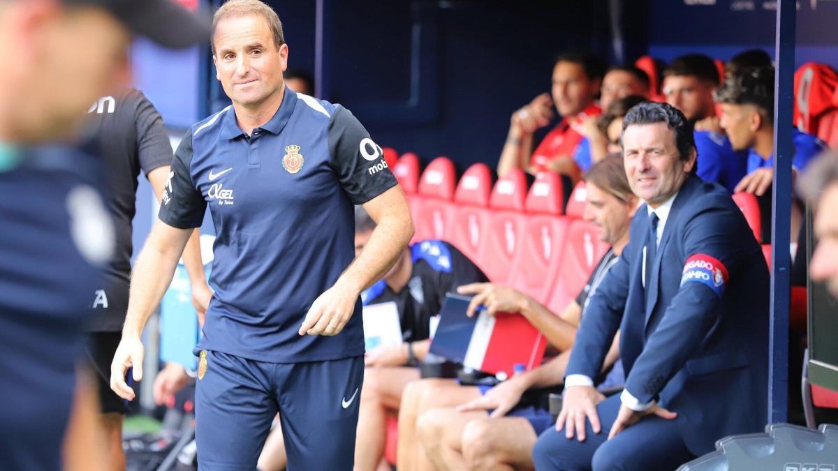 Arrasate, en la imagen en su regreso a El Sadar el pasado mes de agosto como técnico del Mallorca, tiene la oportunidad de serrotar esta noche al Real Madrid en la Supercopa. / OSKAR MONTERO