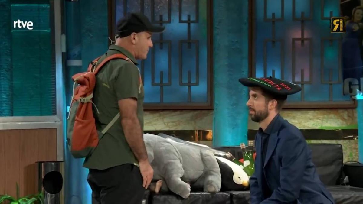 Aitor Francesena junto a David Broncano en 'La Revuelta'