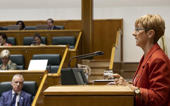 La consejera de Desarrollo Económico, Sostenibilidad y Medio Ambiente, Arantxa Tapia, en el Parlamento Vasco. La consejera de Desarrollo Económico, Sostenibilidad y Medio Ambiente, Arantxa Tapia, en el Parlamento Vasco.