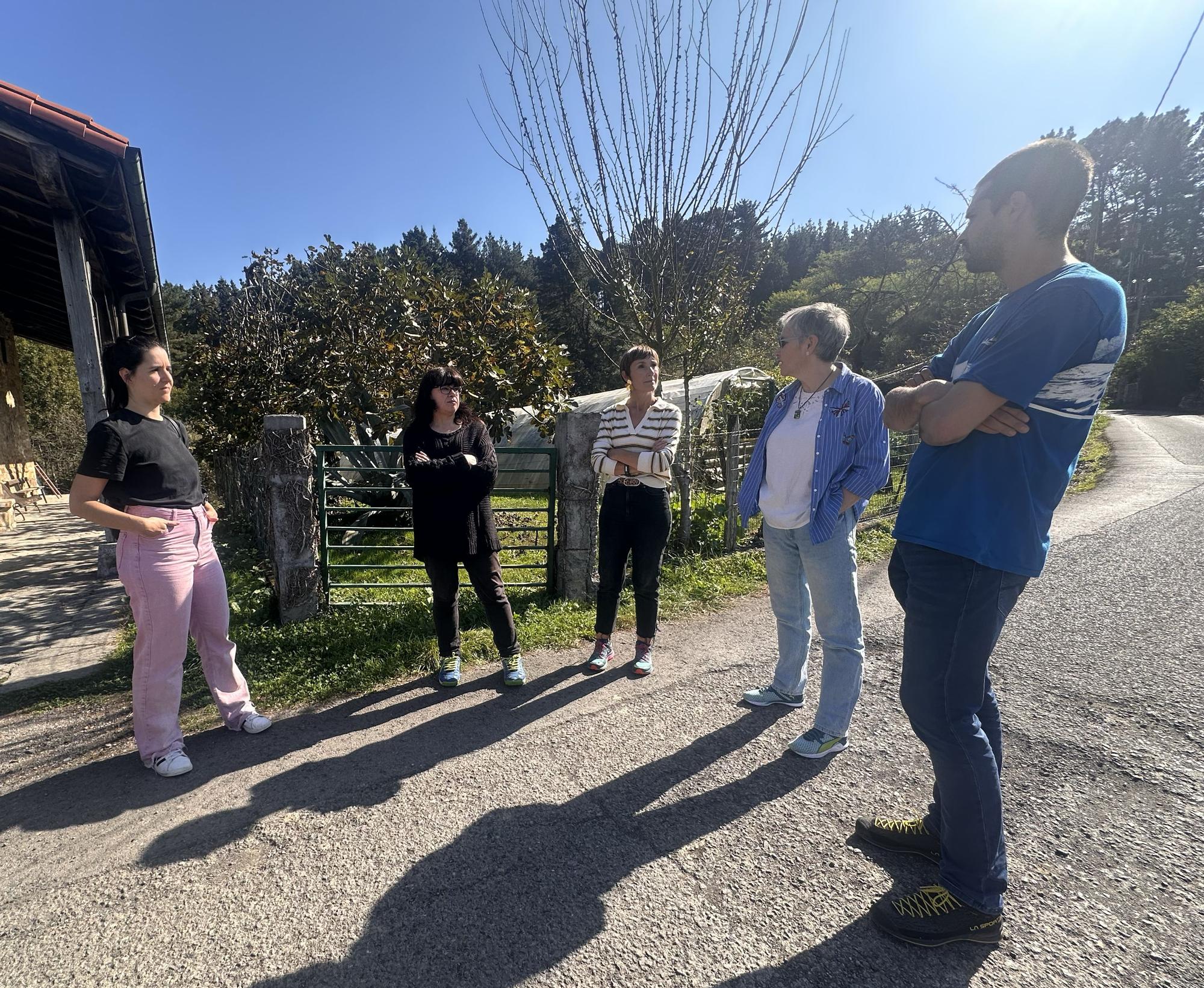 Los paseos por barrios también han acudido al Laudio más rural