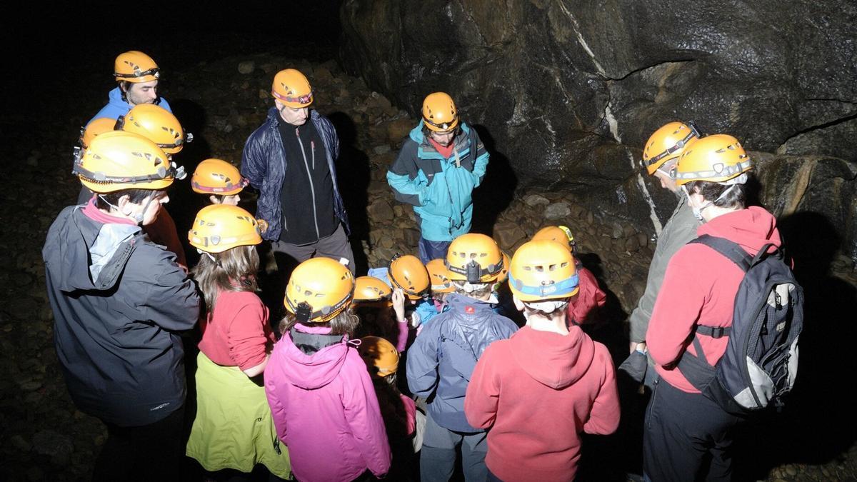 Una de las aventuras bajo tierra dentro de la iniciativa Espeleotxiki.