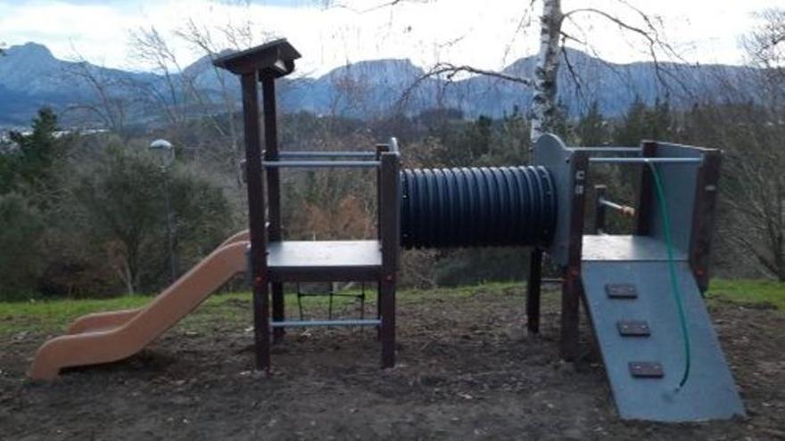 La cubierta de los juegos infantiles en el barrio de San Miguel será una de las inversiones