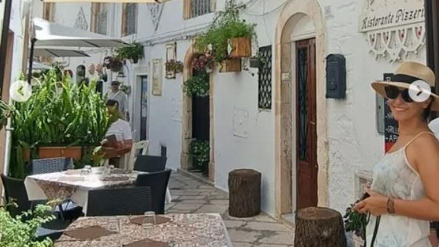 Adela González durante sus vacaciones en Puglia