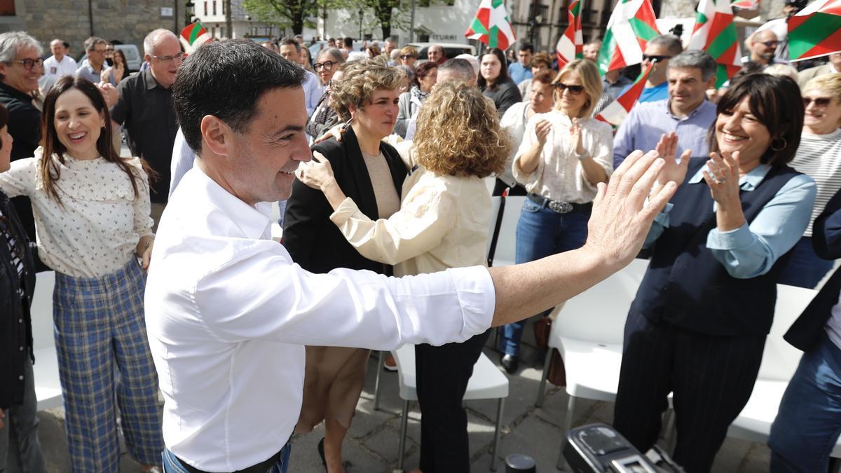 Pradales, durante el acto político en el que ha intervenido en Azkoitia.