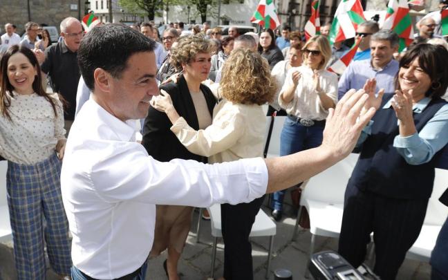 Pradales, durante el acto político en el que ha intervenido en Azkoitia.