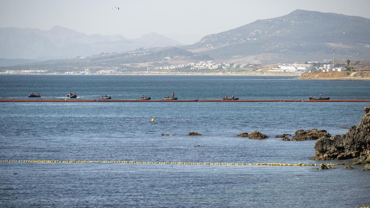 Las barreras de contención instaladas por el Gobierno en Ceuta ya están "plenamente" operativas