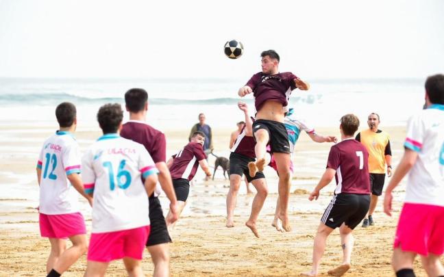 Finales de futbol playeros en Zarautz. / Arnaitz Rubio Finales de futbol playeros en Zarautz.