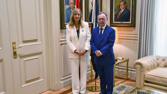 La presidenta del Consejo General del Poder Judicial, Isabel Perelló, con el presidente de Ceuta, Juan Jesús Vivas.