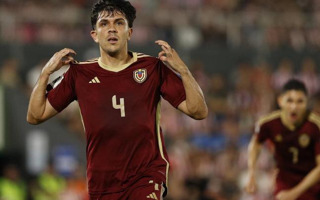 Jon Mikel Aramburu, celebrando su gol este martes con Venezuela. / JUAN PABLO PINO