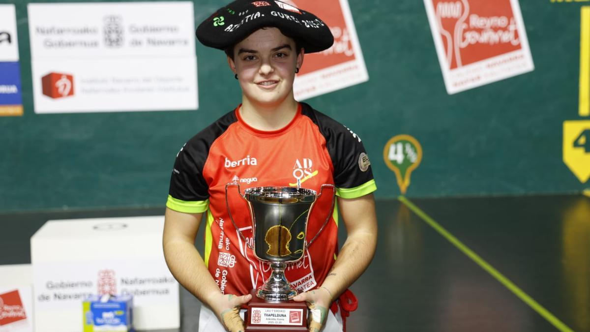 Maddi Barrokal, campeona del Cuatro y Medio de Ados ante Oskoz.