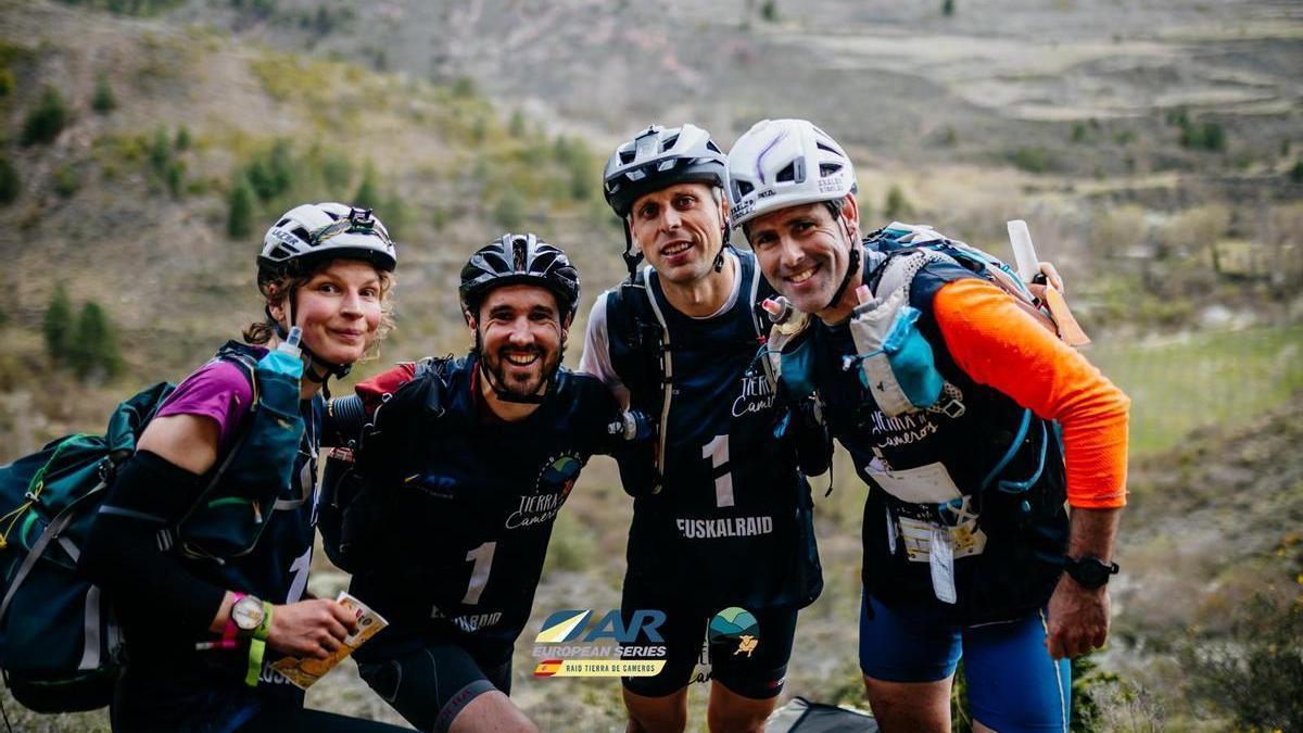 Los cuatro miembros del equipo de Euskal Raid que tomaron parte en el raid disputado en tierras de La Rioja