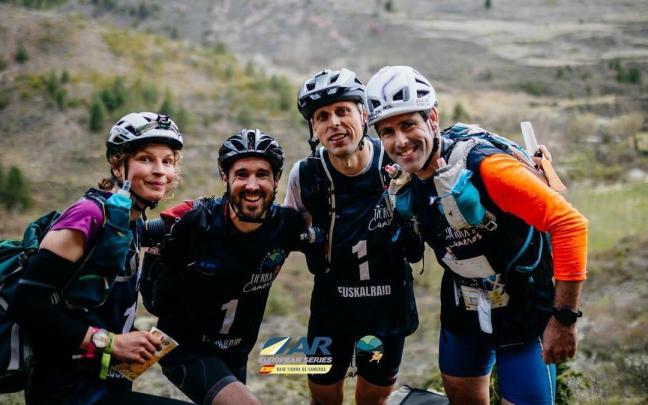 Los cuatro miembros del equipo de Euskal Raid que tomaron parte en el raid disputado en tierras de La Rioja / Raid Tierra de Cameros Los cuatro miembros del equipo de Euskal Raid que tomaron parte en el raid disputado en tierras de La Rioja