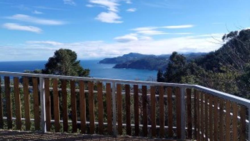 El mirador cuenta con seis metros de longitud y metro y medio de anchura.