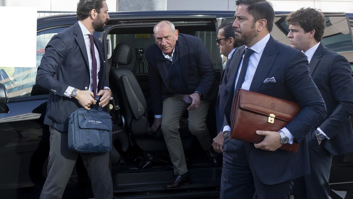 El exDAO, José Ángel González, a su llegada a los juzgados.