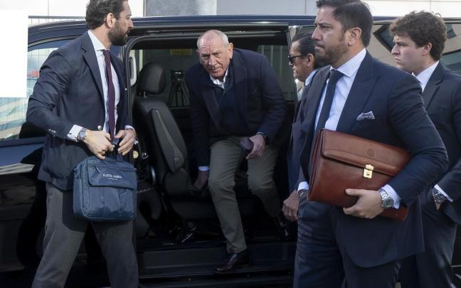 El exDAO, José Ángel González, a su llegada a los juzgados.