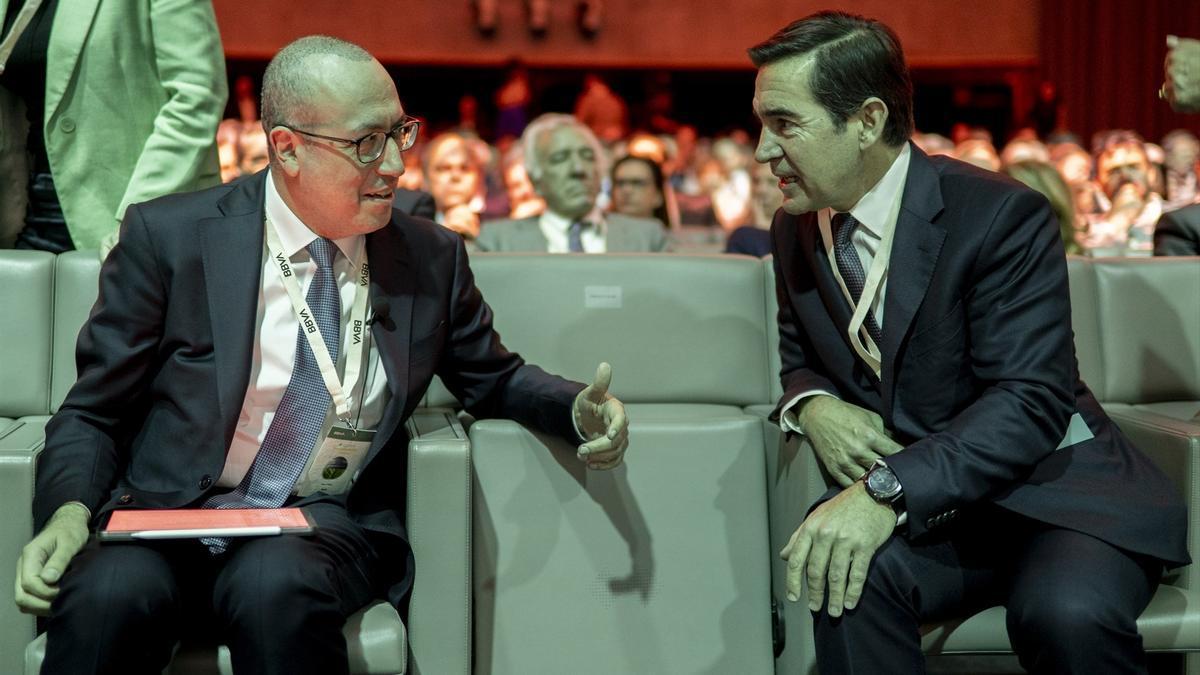 El CEO de BBVA, Onur Genç, y el presidente de BBVA, Carlos Torres.