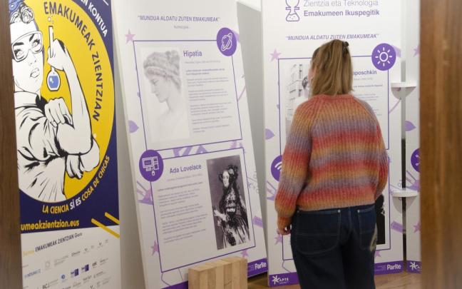 Paneles de la exposición que puede visitarse en Laboratorium hasta el 15 de febrero.