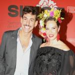 Luitingo y Jessica Bueno posan durante la inauguración de SIMOF 2024 en Sevilla.