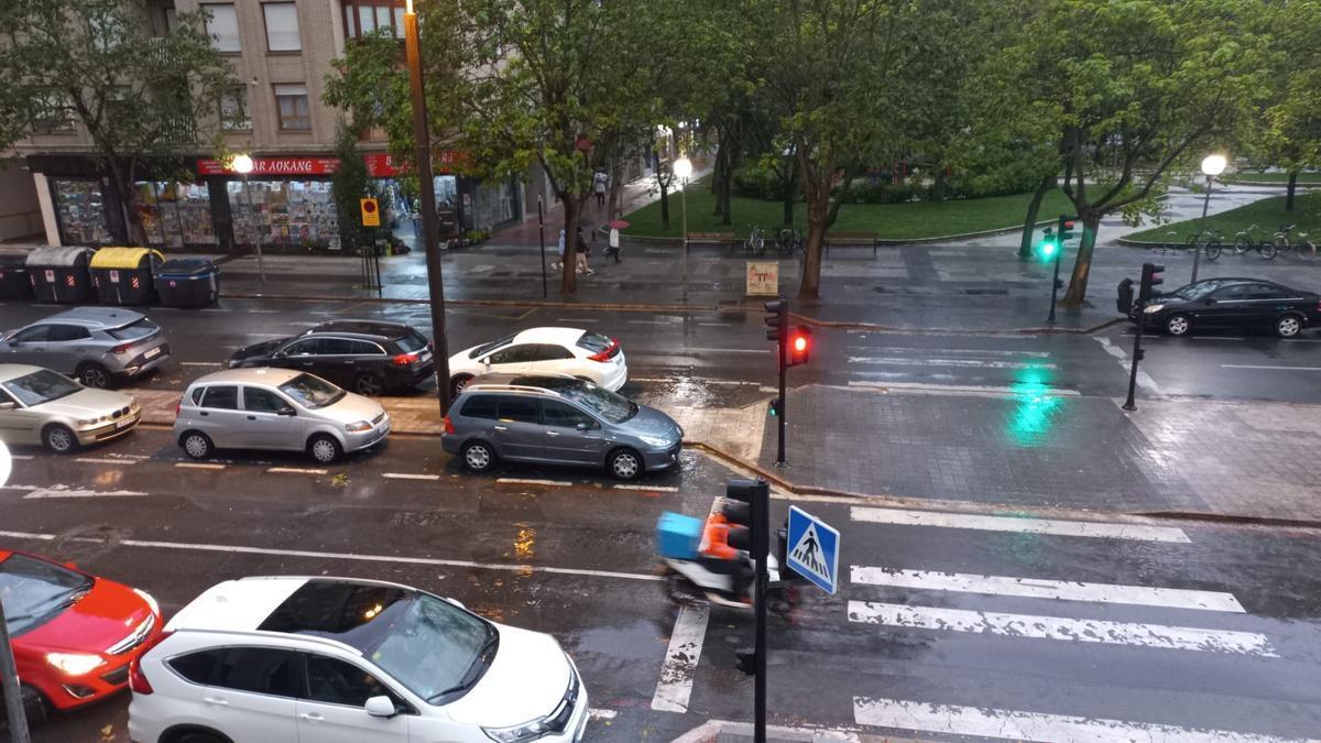 La lluvia ha descargado con fuerza en Vitoria
