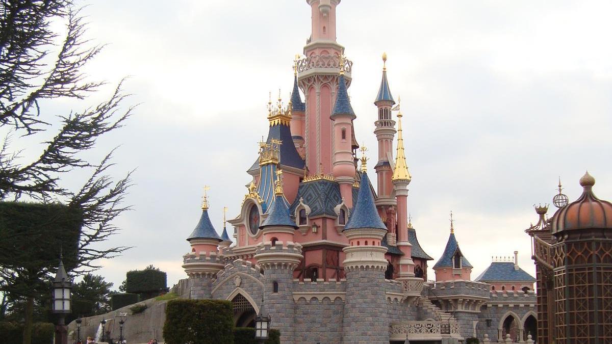 Castillo de Disney en Disneyland París.