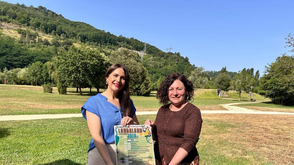 Leixuri Arrizabalaga, diputada de Cultura, Euskera y Deportes, y Ainhoa Salterain, alcaldesa de Amorebieta-Etxano