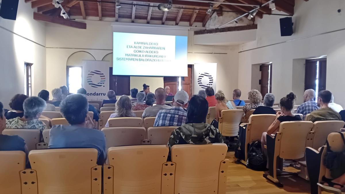 Reunión de evaluación celebrada este miércoles en la Cofradía Vieja sobre el sistema de lectura de matrículas