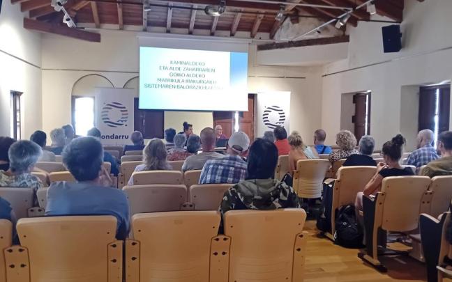 Reunión de evaluación celebrada este miércoles en la Cofradía Vieja sobre el sistema de lectura de matrículas