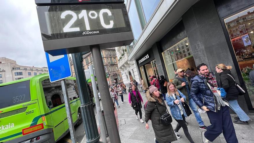 Un termómetro marca 21ºC en Bilbao