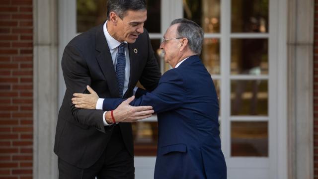 El presidente del Gobierno, Pedro Sánchez, recibe al presidente de Ceuta, Juan Jesús Vivas.