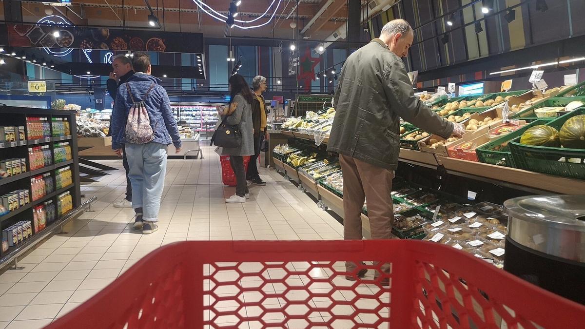 En términos interanuales se dio un ascenso del 2,8 % en alimentación, pero un retroceso del 0,1 % en el resto de productos.