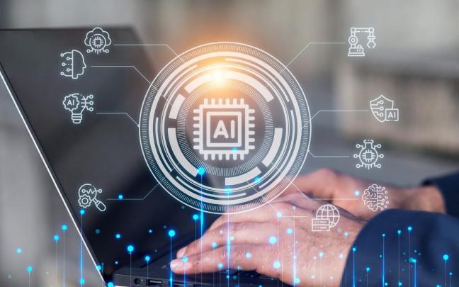 Una persona utiliza una herramienta de IA en el trabajo.