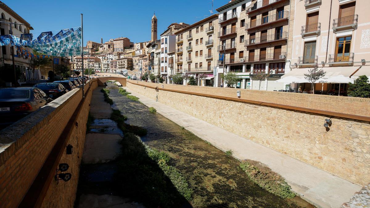 Vista del río Queiles a su paso por la localidad de Tarazona.