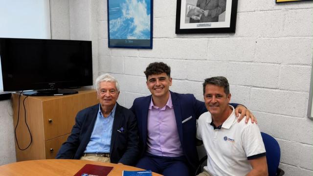 Ignacio, a la derecha, junto a su padre y un sobrino.
