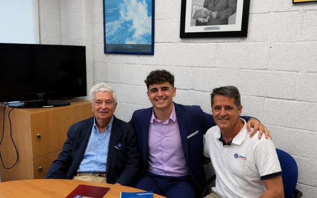 Ignacio, a la derecha, junto a su padre y un sobrino.