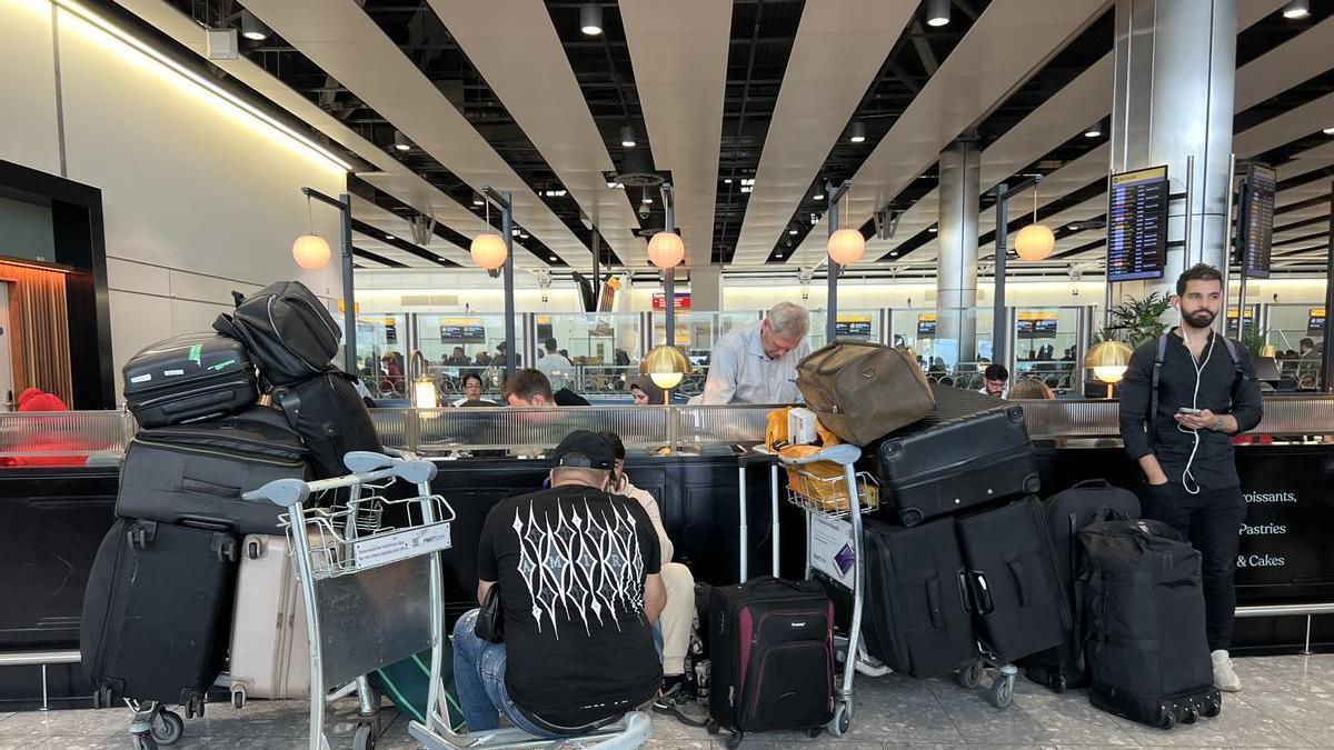 Los pasajeros esperan en el aeropuerto de Heathrow el pasado 20 de septiembre.