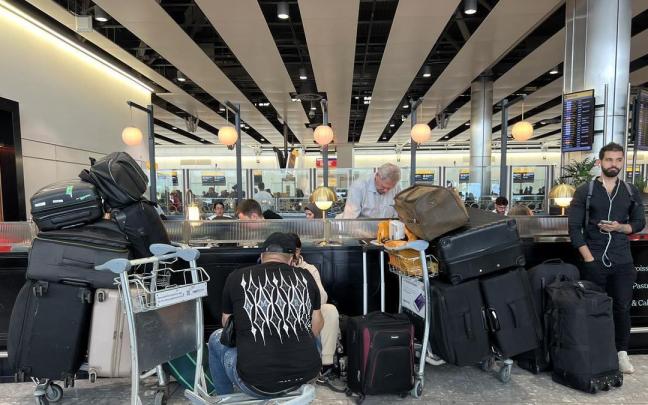 Los pasajeros esperan en el aeropuerto de Heathrow el pasado 20 de septiembre.