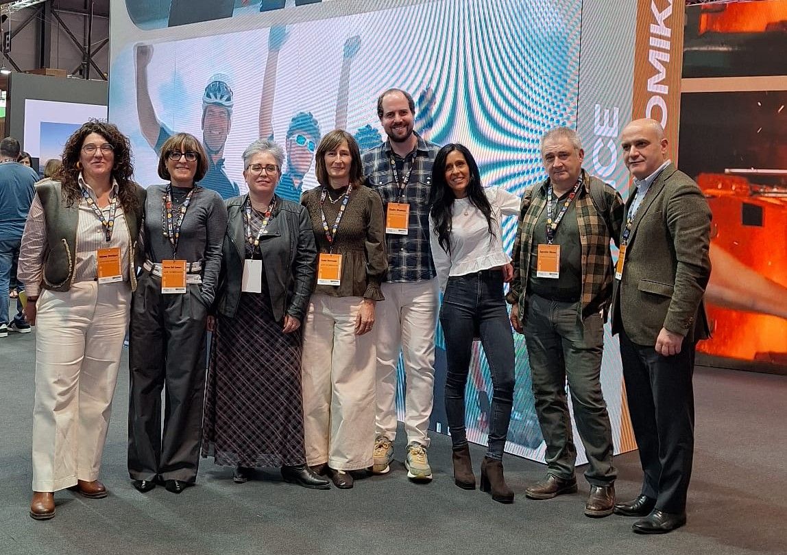 El equipo Gorbeia con Ainara Hernando el pasado enero en FITUR